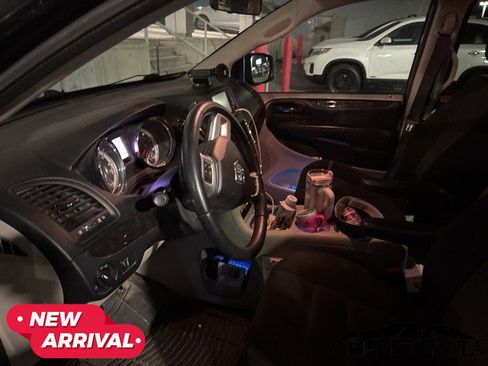 Used 2016 Dodge Grand Caravan SXT w/ Rear Park Assist Package image 10