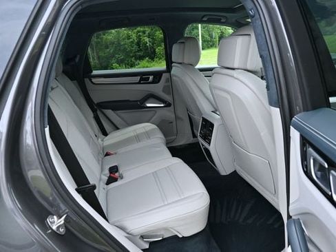 Used 2021 Porsche Cayenne Turbo S AWD/4WD image 21