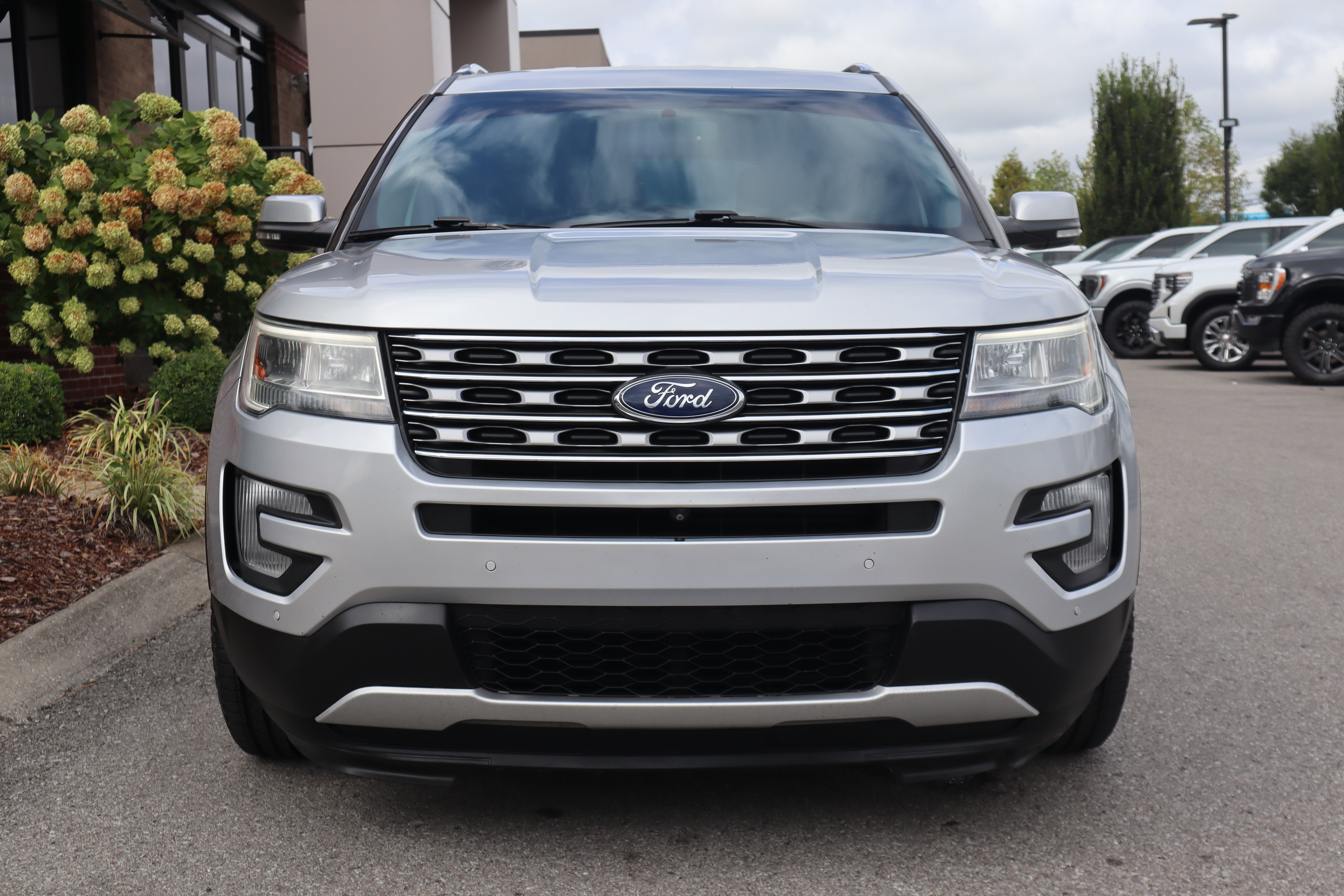 Used 2017 Ford Explorer Limited FWD image 4