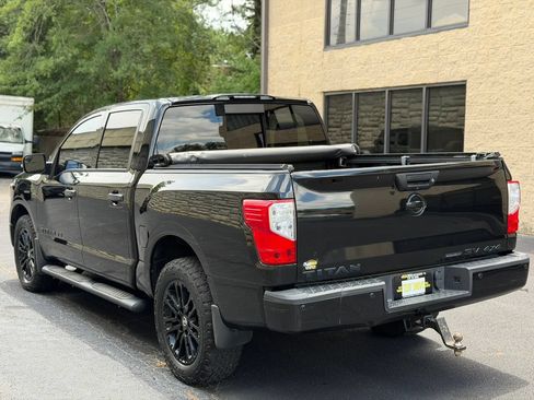 Used 2018 Nissan Titan SV w/ SV Convenience Package AWD/4WD image 9