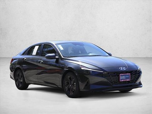 Certified 2021 Hyundai Elantra SEL FWD image 3