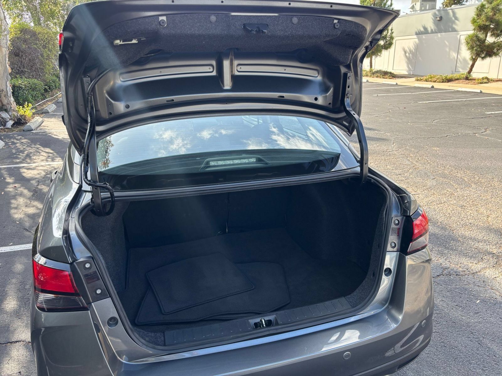 Used 2025 Nissan Versa SV FWD image 28