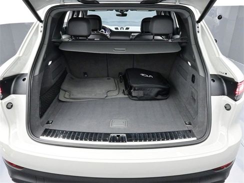Used 2022 Porsche Cayenne Platinum Edition image 15