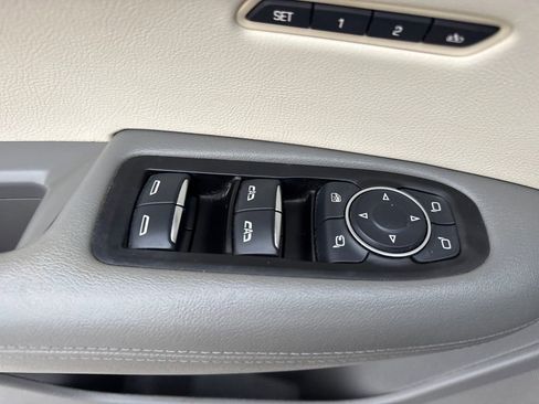 Used 2017 Cadillac XT5 Luxury image 19