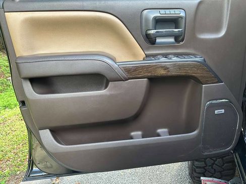 Used 2017 GMC Sierra 2500 Denali w/ Duramax Plus Package image 9