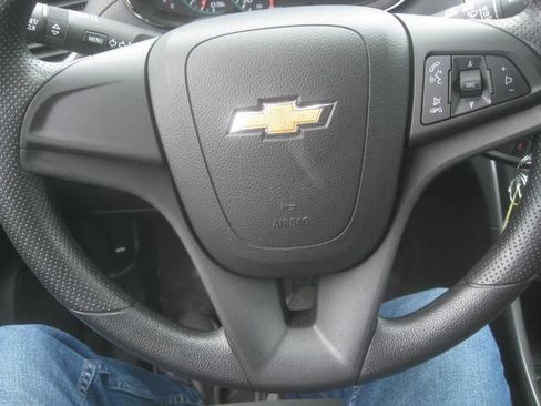 Used 2021 Chevrolet Trax LS AWD/4WD image 19