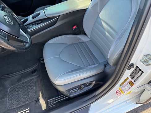 Used 2019 Toyota Avalon Touring w/ Advanced Safety Package FWD image 6