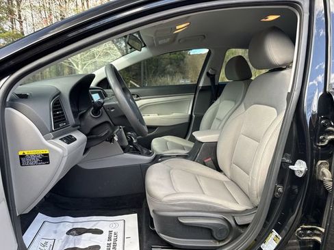 Used 2017 Hyundai Elantra SE image 13