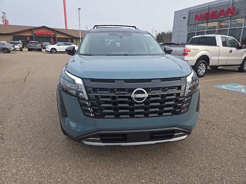 New 2026 Nissan Pathfinder Platinum AWD/4WD image 2