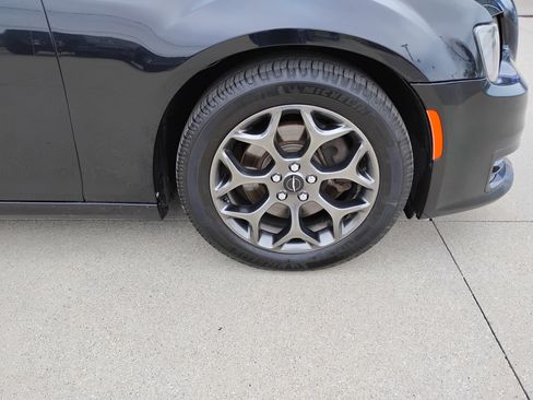 Used 2018 Chrysler 300 S w/ S Model Appearance Package AWD/4WD image 27