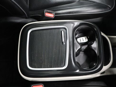 Used 2019 Chrysler Pacifica Limited FWD image 34