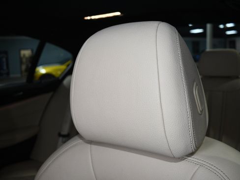 Used 2020 BMW 530i w/ Premium Package RWD image 9