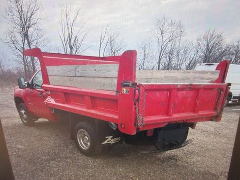 Used 2011 GMC Sierra 3500 W/T RWD image 3