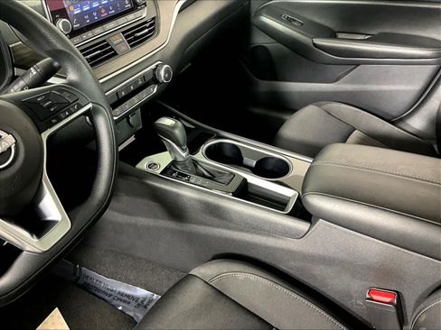 Certified 2024 Nissan Altima 2.5 SV FWD image 18