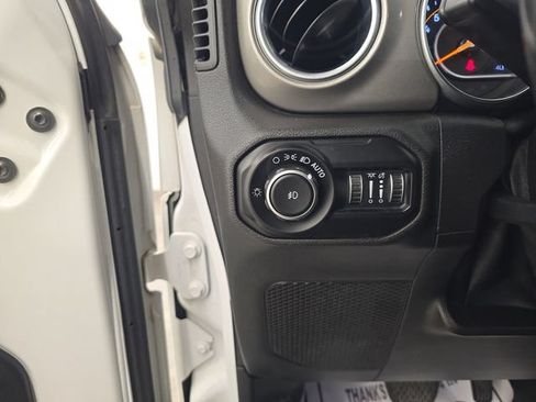 Used 2019 Jeep Wrangler Unlimited Sahara AWD/4WD image 32