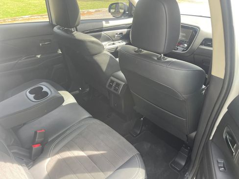 Used 2020 Mitsubishi Outlander LE image 13