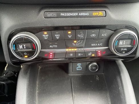 Used 2021 Ford Escape Titanium image 28