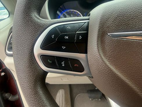 Used 2018 Chrysler Pacifica L FWD image 20