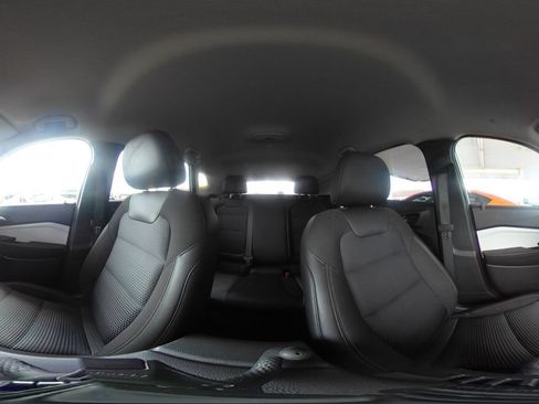 Used 2025 Chevrolet Trax LT w/ LT Convenience Package FWD image 41