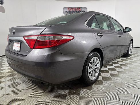 Used 2016 Toyota Camry LE image 3