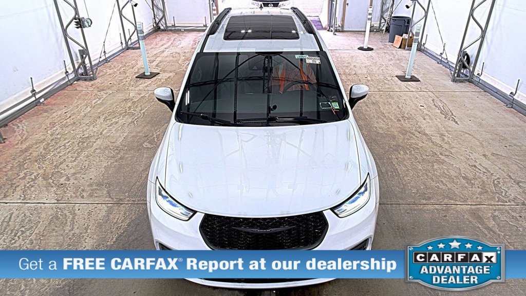 Used 2023 Chrysler Pacifica Touring-L w/ S Appearance Package AWD/4WD image 2