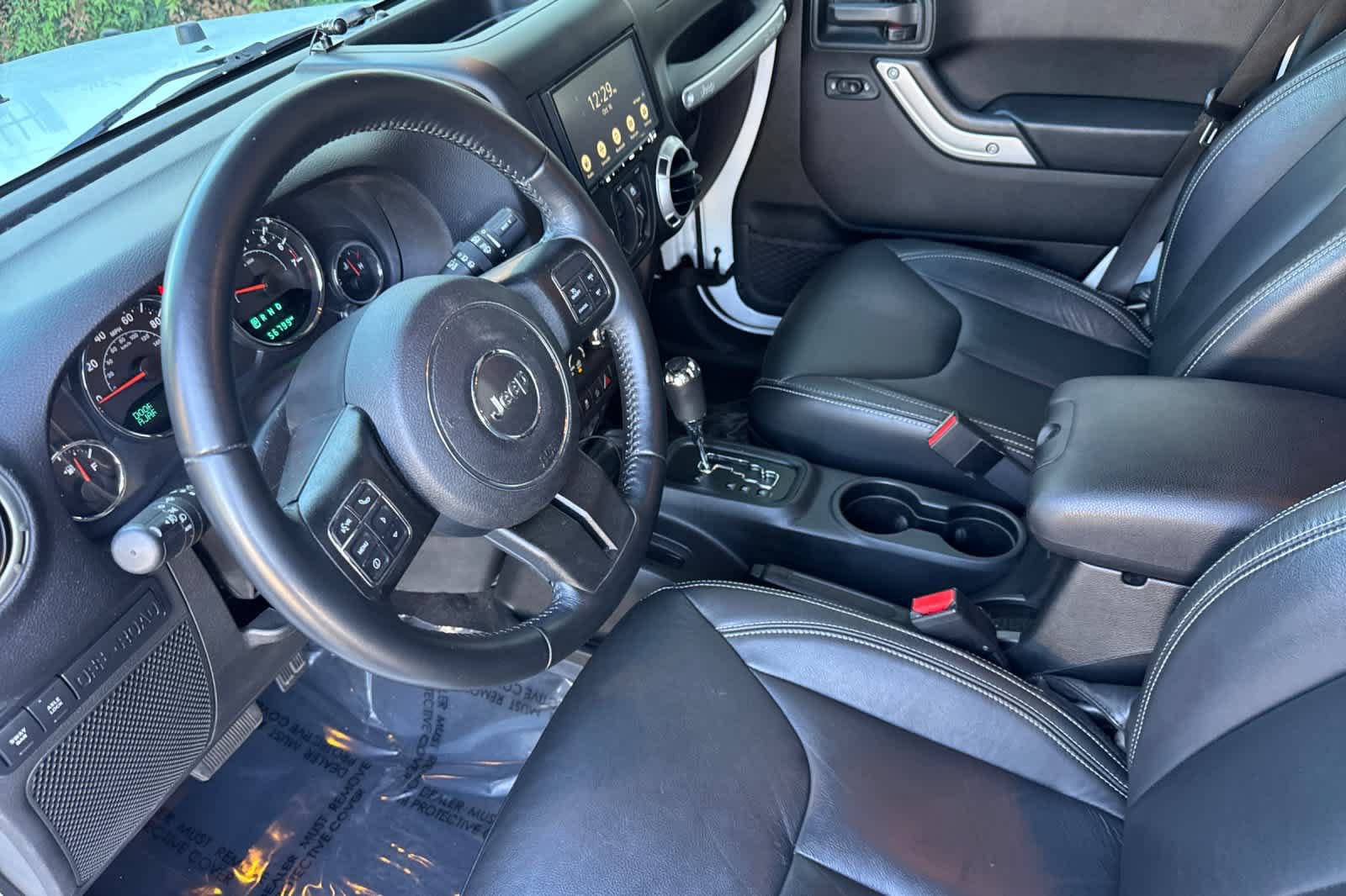 Used 2017 Jeep Wrangler Unlimited Rubicon w/ Connectivity Group AWD/4WD image 11