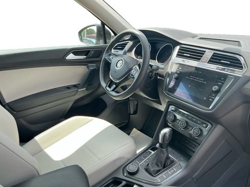 Used 2020 Volkswagen Tiguan SE w/ Panoramic Sunroof Package AWD/4WD image 17