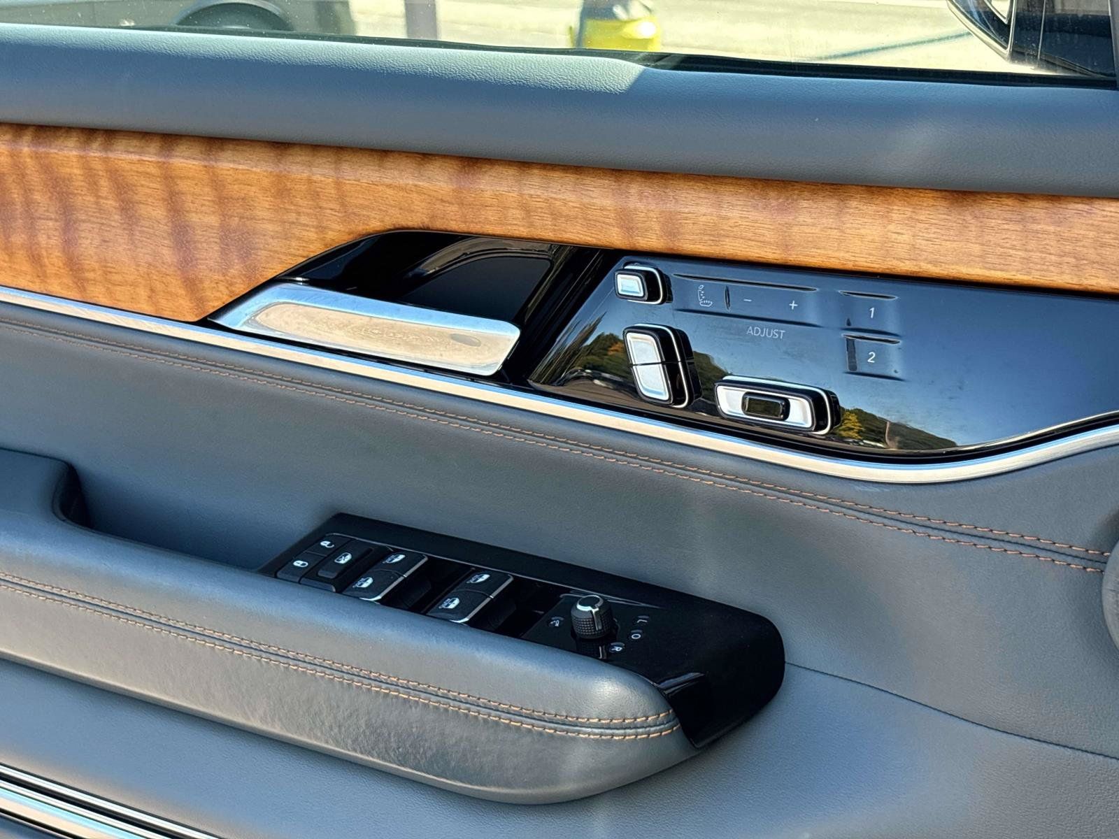 Used 2022 Jeep Grand Wagoneer Series II w/ Convenience Group III AWD/4WD image 19