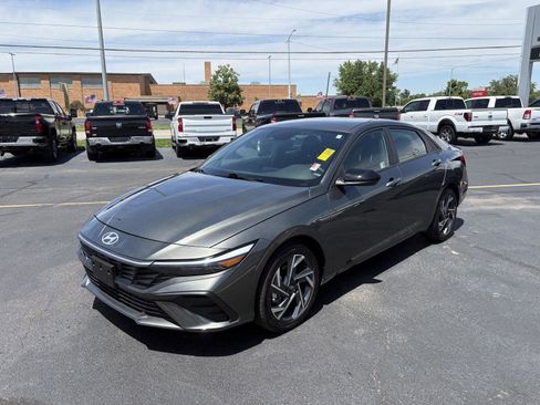 Used 2025 Hyundai Elantra Sport FWD image 17