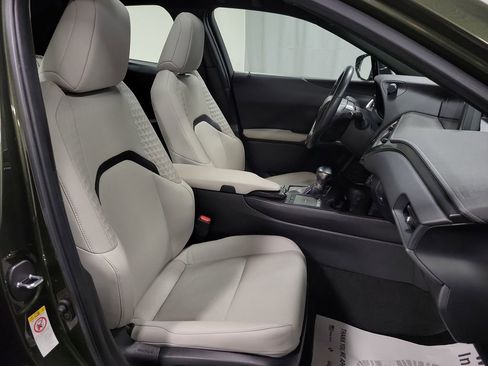 Used 2019 Lexus UX 200 w/ Premium Package image 26