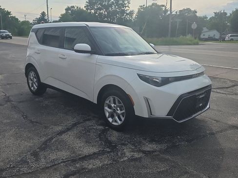 Used 2025 Kia Soul LX FWD image 7