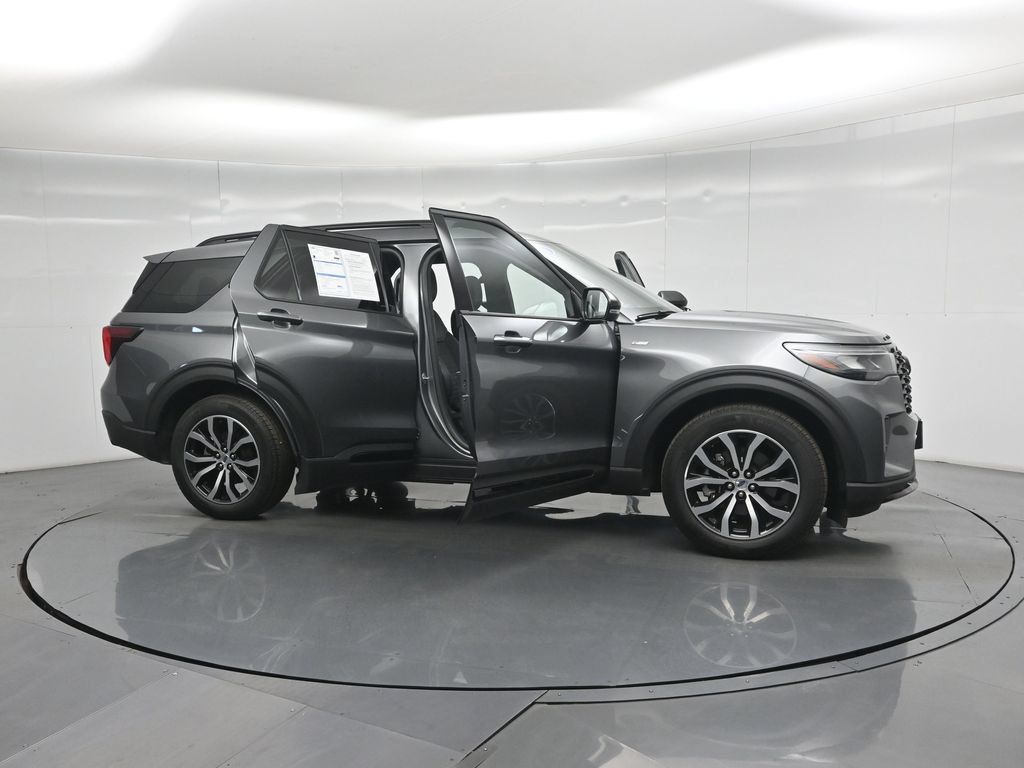 Certified 2026 Ford Explorer ST-Line AWD/4WD image 32