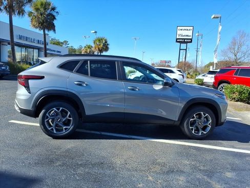 New 2026 Chevrolet Trax LT w/ Driver Confidence Package image 2