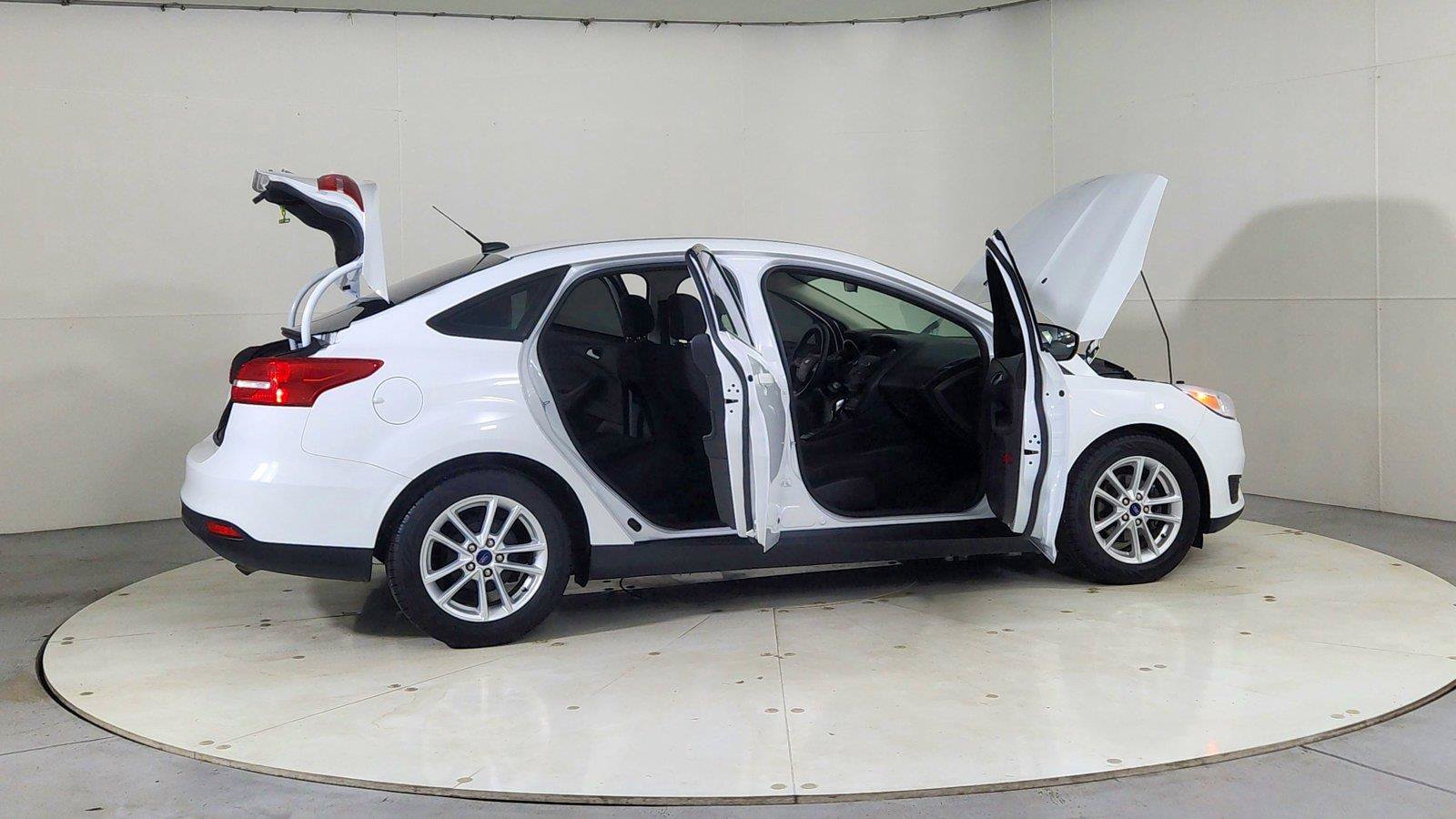 Used 2018 Ford Focus SE FWD image 12
