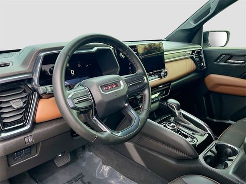Used 2023 GMC Canyon AT4 image 9