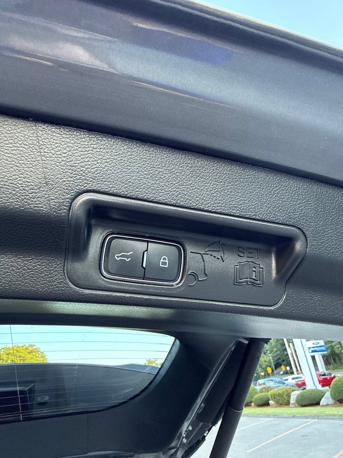 Used 2024 Ford Explorer XLT w/ Equipment Group 202A AWD/4WD image 24