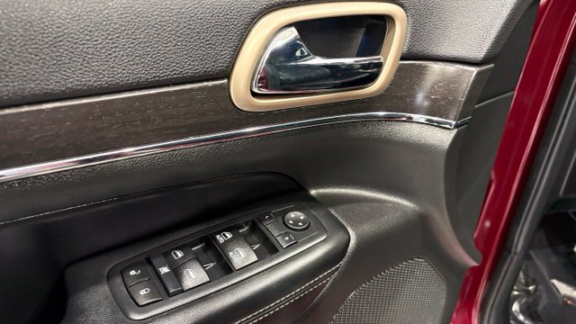 Used 2017 Jeep Grand Cherokee Limited AWD/4WD image 15