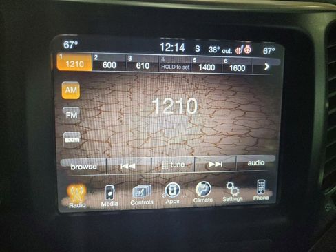 Used 2018 Jeep Cherokee Limited AWD/4WD image 25