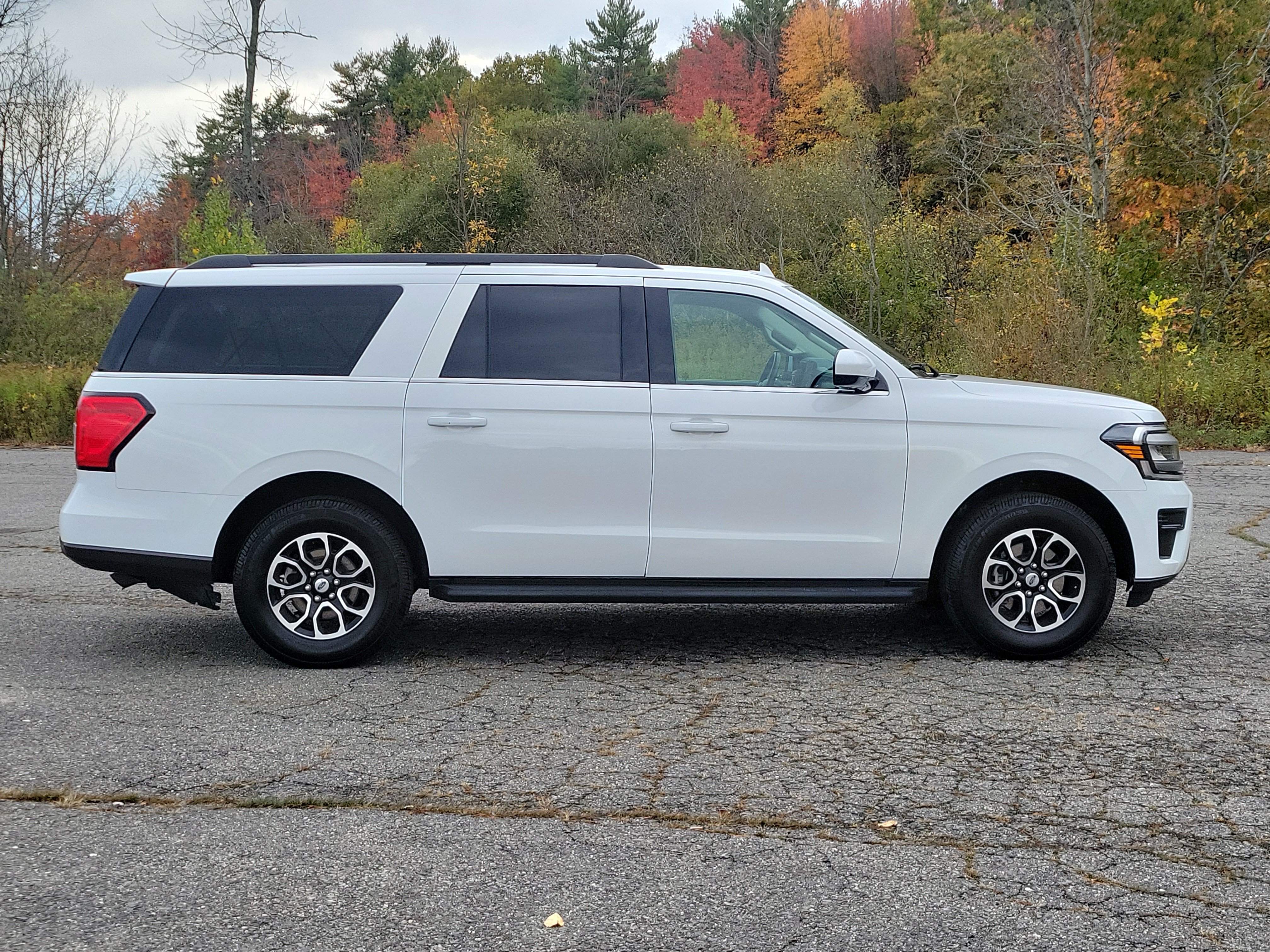 Used 2024 Ford Expedition Max XLT AWD/4WD image 4