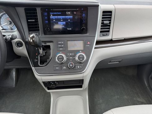 Used 2015 Toyota Sienna XLE AWD/4WD image 11
