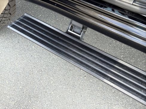 Used 2024 Chevrolet Silverado 2500 ZR2 w/ Technology Package image 10