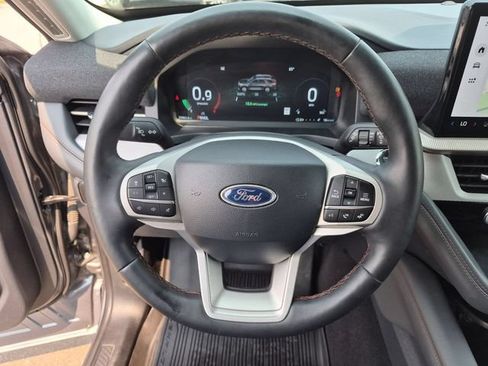 Used 2025 Ford Explorer Active w/ Active Comfort Package AWD/4WD image 18