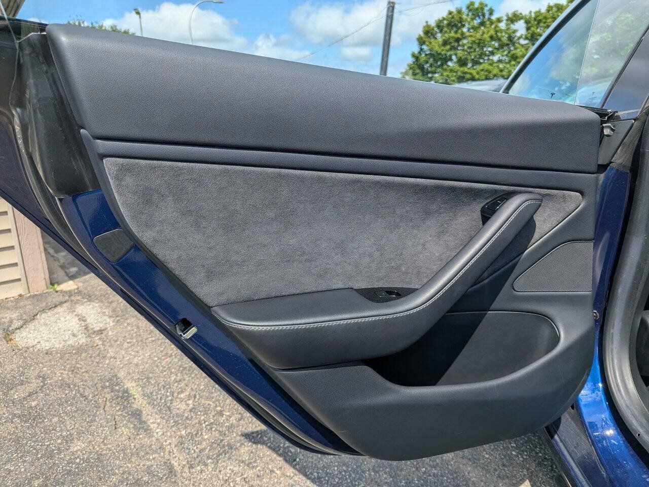Used 2018 Tesla Model 3 Long Range RWD image 14