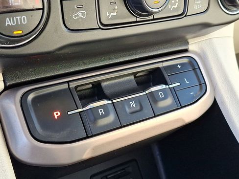 Used 2022 GMC Acadia Denali w/ Denali Ultimate Package image 16