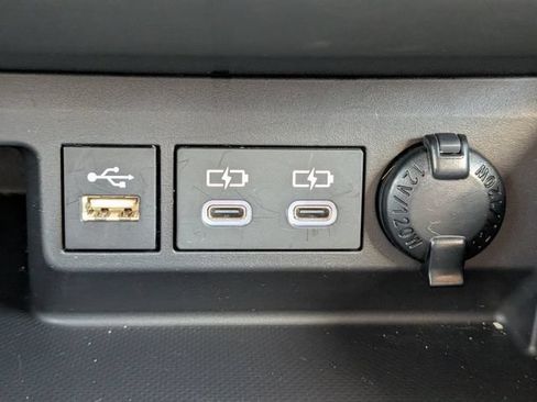 Used 2025 Toyota Highlander XLE AWD/4WD image 25