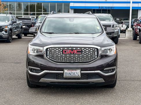 Used 2017 GMC Acadia Denali w/ Technology Package FWD image 6