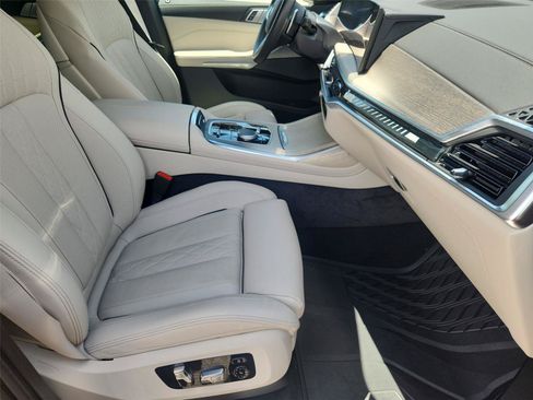 Used 2025 BMW X7 M60i AWD/4WD image 29