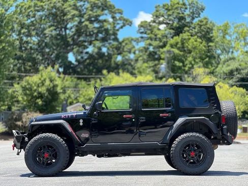 Used 2017 Jeep Wrangler Unlimited Sahara w/ Connectivity Group AWD/4WD image 8