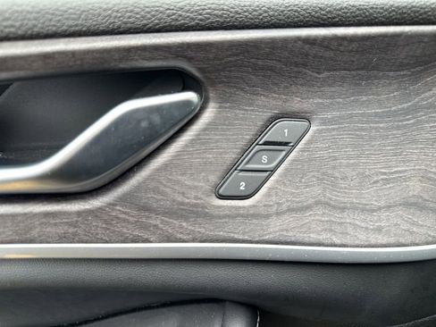 Used 2023 Jeep Grand Cherokee Limited image 16