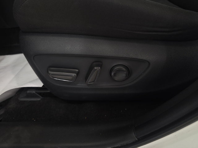 Used 2025 Toyota RAV4 XLE AWD/4WD image 13